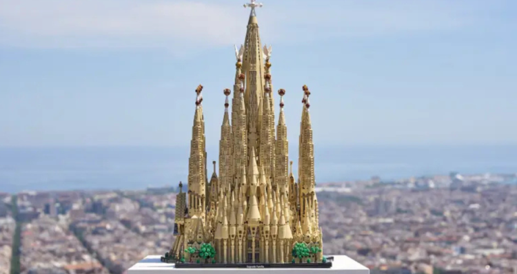 LEGO lanza una réplica de la Sagrada Familia con 12.060 piezas, la más grande de su historia