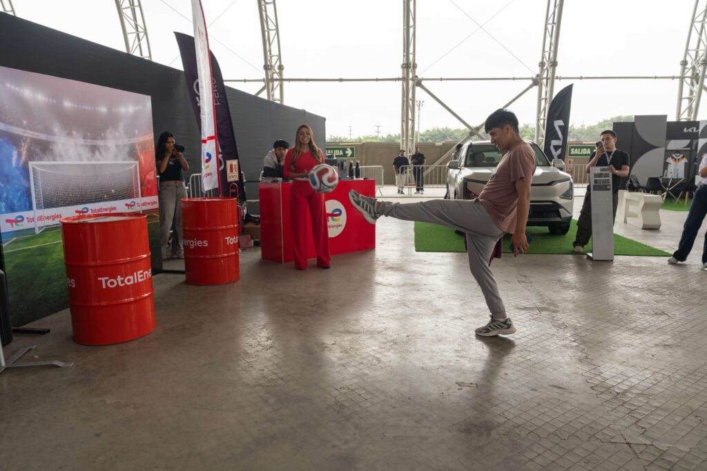 Kia Perú y Bombai convierten el Mundial en un showroom de más de 2000 m² 3 KIA Convexia 55 1