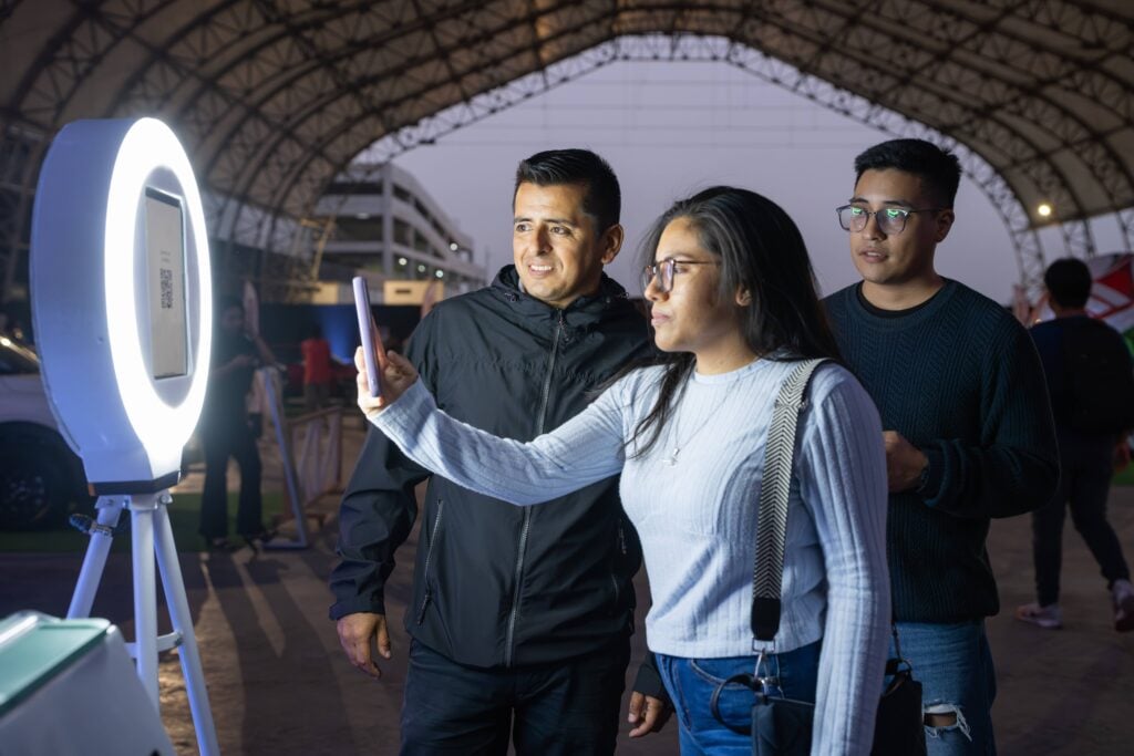 Kia Perú y Bombai convierten el Mundial en un showroom de más de 2000 m² 6 KIA Convexia 88 1