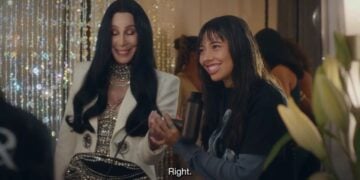 Cher revela el secreto de su deslumbrante melena en esta campaña junto a Xochitl Gomez 2 PORTADA MN 2026 06 08T094852.073