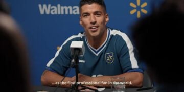 Luis Suárez pasa de ídolo a hincha en la campaña "The rise of a fan" de Walmart 2 PORTADA MN 2026 06 12T155851.386