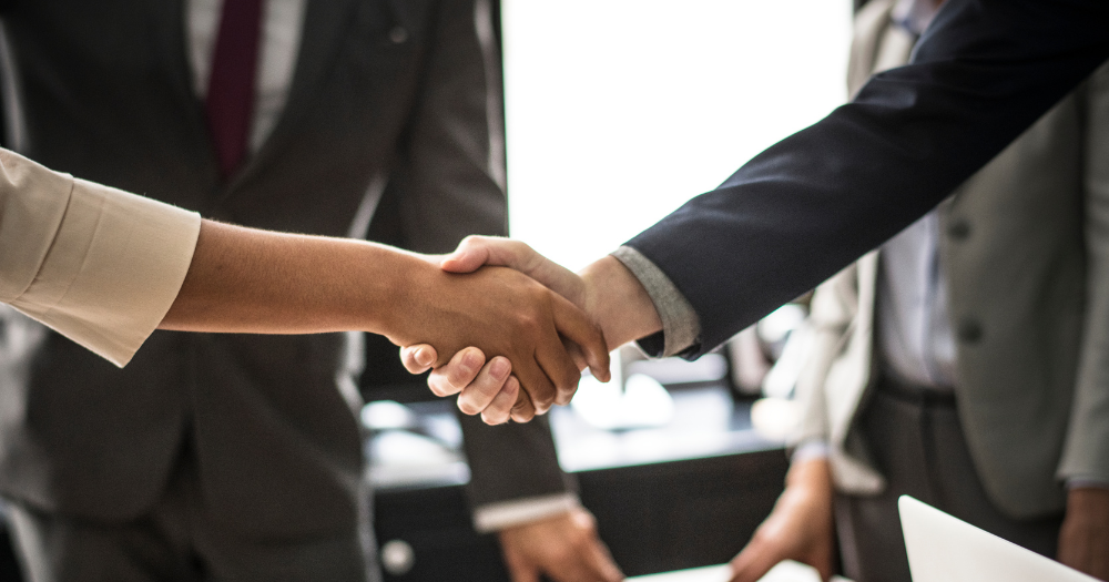 El 83% de CEOs en Perú ya vincula la comunicación corporativa con los resultados financieros 3 El 85% de los CEOs consultados considera que la estrategia de comunicación influye en la atracción de ejecutivos y perfiles directivos. Asimismo, el 99% reconoce que la reputación como empleador tiene algún nivel de impacto en el cumplimiento de los objetivos financieros de la organización.