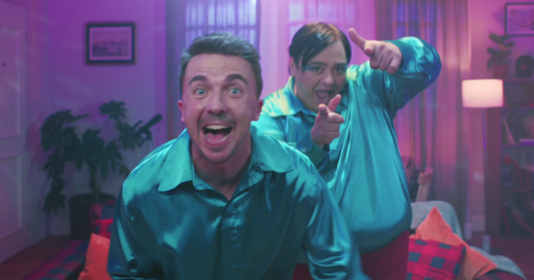 “No encuentro fallas en su fórmula”: Frankie Muniz y Lalo Garza reviven Malcolm el de en medio en la nueva campaña de Barmicil 1 Frankie Muniz regresa como Malcolm en campaña de Barmicil