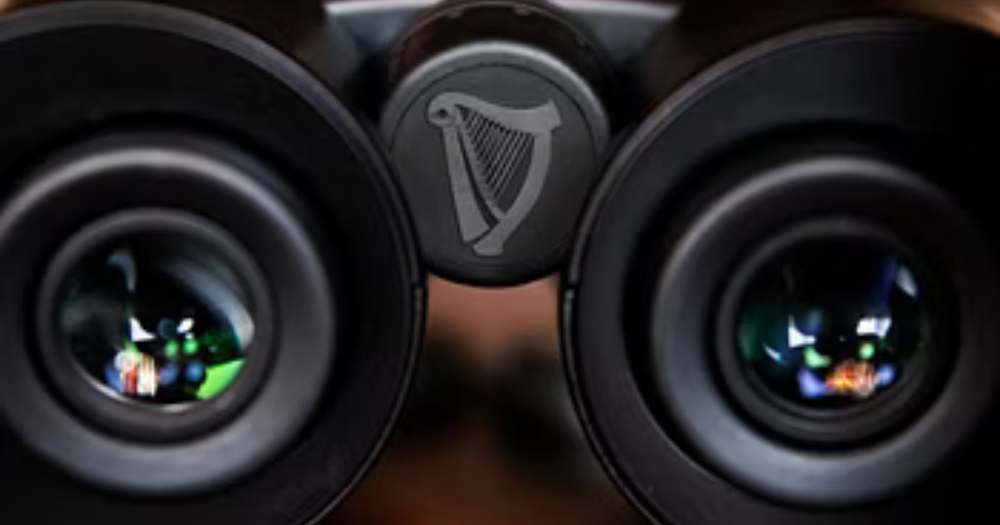 Guinness lanza binoculares inspirados en su icónica pinta para el Mundial 2026 3 Guinness lanza binoculares inspirados en su icónica cerveza para vivir más de cerca los partidos del Mundial 2026