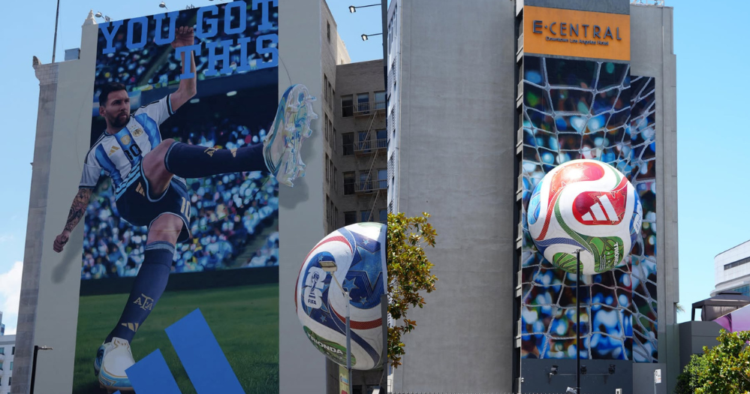 adidas lleva la publicidad exterior a otra escala con una intervención de Messi en Los Ángeles
