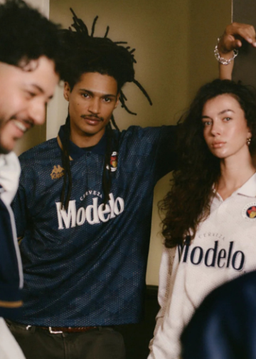 Modelo y Kappa lanzan una colección inspirada en la cultura que rodea al fútbol