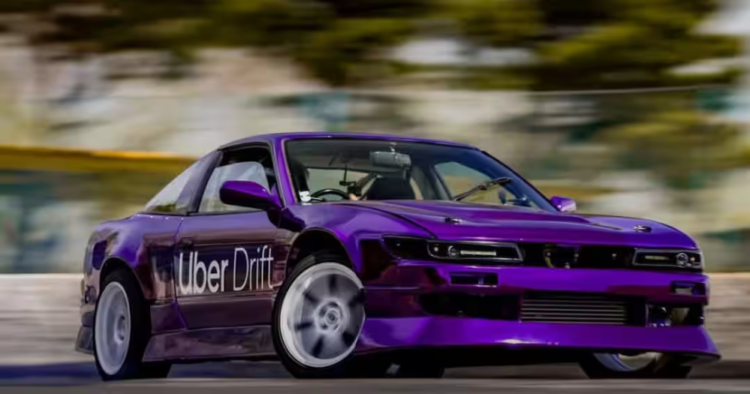 Uber Drift: la experiencia que ofrece viajes a más de 100 km/h con pilotos profesionales 1 Uber presenta Uber Drift