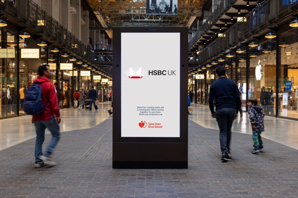 NHS interviene logos de marcas reconocidas para visibilizar la escasez de sangre 4 b nlknml
