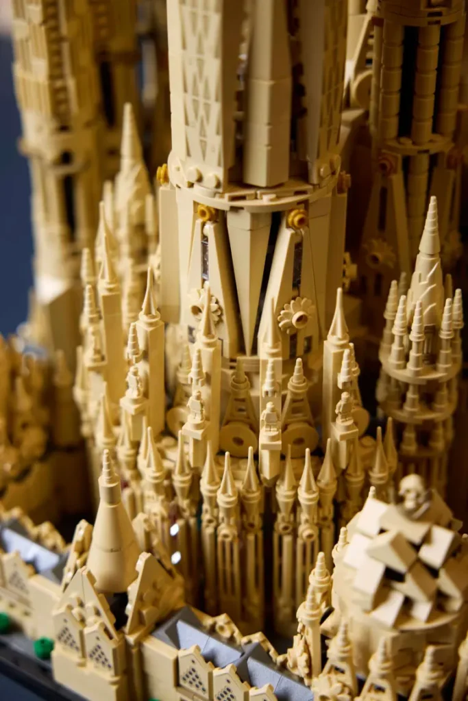 lego sagrada familia set 4 768x1151.jpg