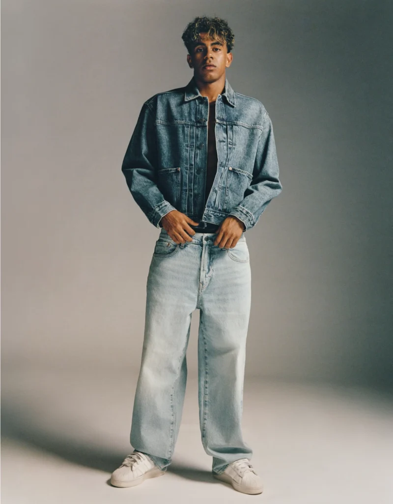 Lamine Yamal lleva su estilo al mundo de la moda con American Eagle 2 Lamine Yamal lleva su estilo al mundo de la moda con American Eagle.