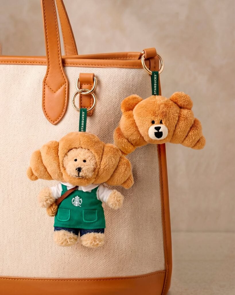 Starbucks presenta un nuevo coleccionable que fusiona al Bearista con la estética del croissant 3 738396714 1459935882828839 7074742142347182596 n