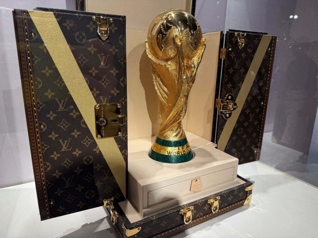 Louis Vuitton crea lujoso cofre para llevar el trofeo del Mundial 2026 a la final 6 751021856 1762800371565602 6376307095117086167 n