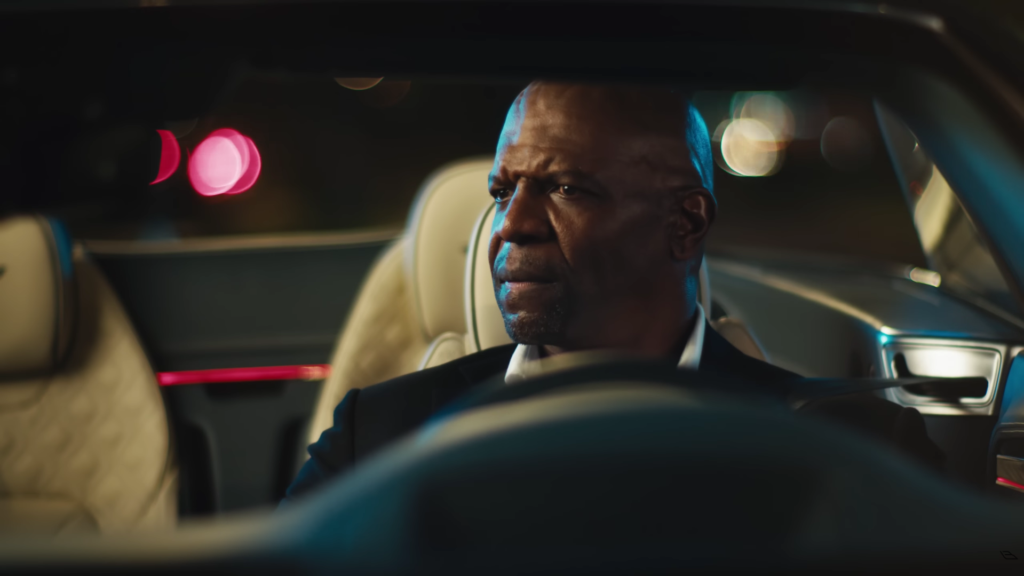 Binghatti revive su campaña con Terry Crews recreando la icónica escena de "¿Y dónde están las rubias?" 2 Binghatti revive su campaña con Terry Crews recreando la icónica escena de “¿Y dónde están las rubias?”.