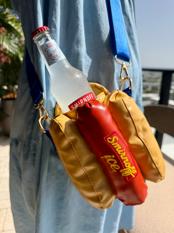 Doggie Bags: los bolsos con forma de hot dog diseñados para llevar una botella de Smirnoff 2 Captura de pantalla 2026 07 17 160116