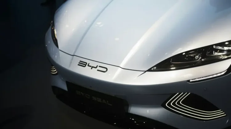 Compañía tecnológica presenta un sistema con IA que revisa debajo del auto antes de arrancar 1 Compania tecnologica