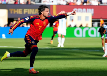 Ferran Torres dispara un 7.500% las búsquedas de su camiseta tras darle el Mundial a España. Foto: EP.