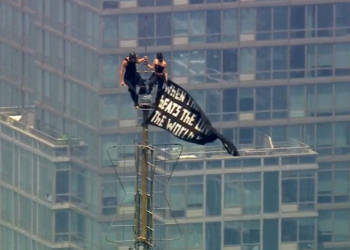Las marcas reaccionan a la viral propuesta de matrimonio en el Empire State Building. Foto: WABC-TV via AP