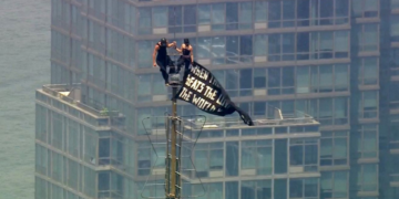 Las marcas reaccionan a la viral propuesta de matrimonio en el Empire State Building. Foto: WABC-TV via AP