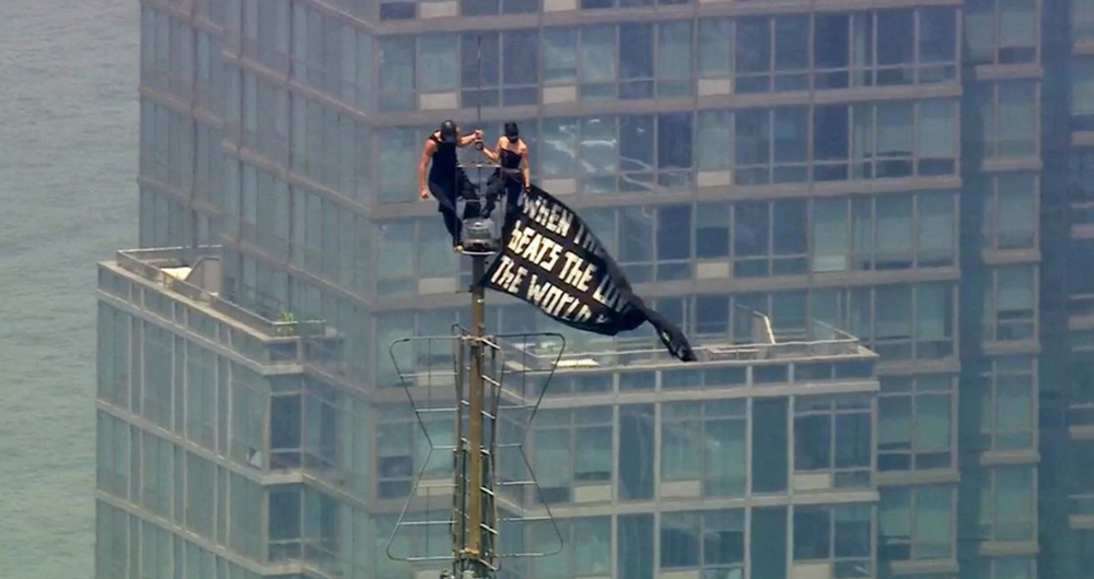 Las marcas reaccionan a la viral propuesta de matrimonio en el Empire State Building. Foto: WABC-TV via AP
