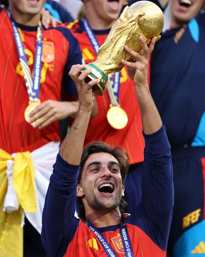 Ferran Torres dispara un 7.500% las búsquedas de su camiseta tras darle el Mundial a España 2 Diseno sin titulo 10