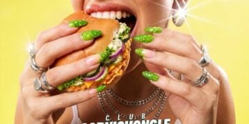 KFC lanza uñas postizas inspiradas en los pepinillos de sus hamburguesas 2 KFC