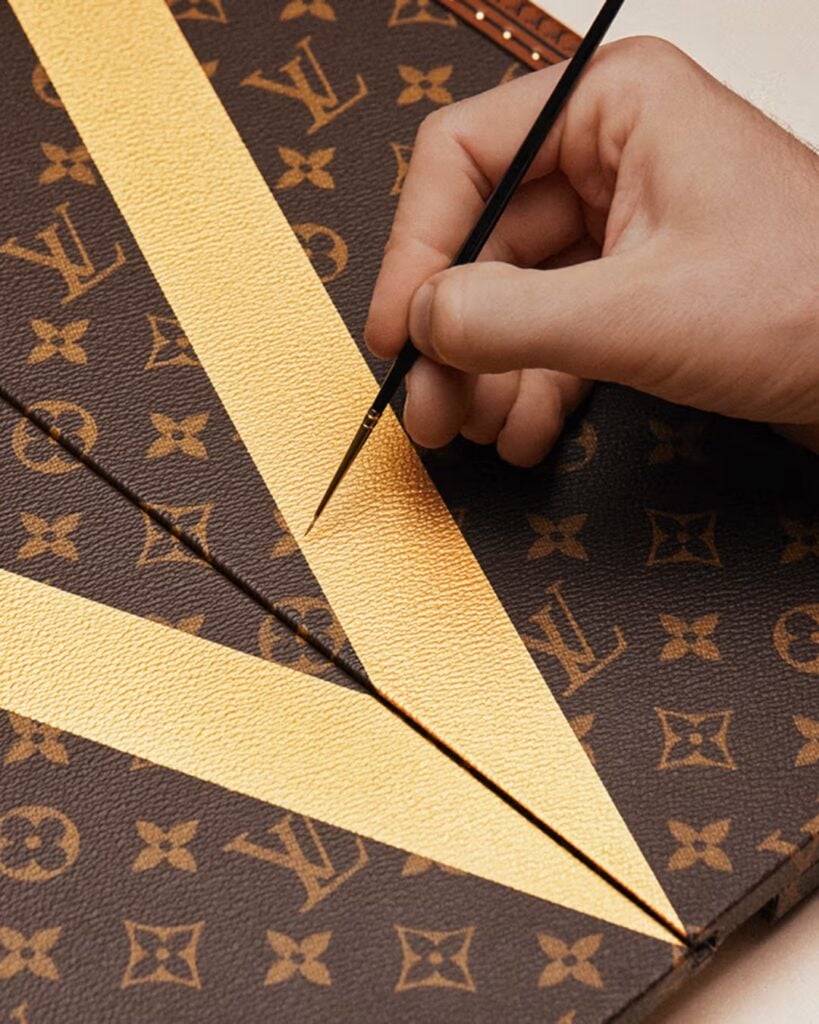 Louis Vuitton crea lujoso cofre para llevar el trofeo del Mundial 2026 a la final 3 La Copa del Mundo ya tiene outfit para la final.Louis Vuitton creo el cofre oficial que transpor 2