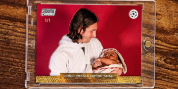 Topps lanza un cromo coleccionable inspirado en la viral foto de Messi con Lamine Yamal de bebé 3 Messi y Lamine