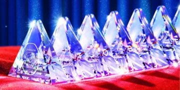 Toblerone Crystal bar: la "barra de chocolate" más lujosa creada con cristales Swarovski 3 PORTADA MN 2026 07 06T124245.589