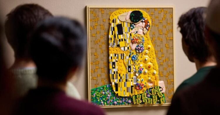 LEGO lanza un set inspirado en "El Beso", la icónica obra de Gustav Klimt 1 PORTADA MN 2026 07 15T172330.524