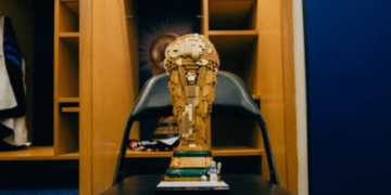 La “Copa del Mundo” que llevaba Cucurella en una bolsa era una inesperada jugada de LEGO 3 La “Copa del Mundo” que llevaba Cucurella en una bolsa era una inesperada jugada de LEGO