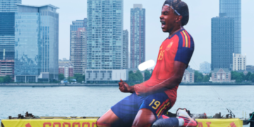 adidas pone un cartel gigante de Lamine Yamal sobre el río Hudson por el Mundial 2026 2 adidas convierte a Lamine Yamal en una gigantografía flotante sobre el río Hudson durante el Mundial 2026