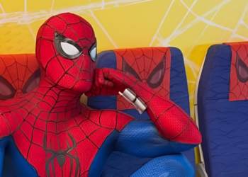 Un avión inspirado en Spider-Man promociona Brand New Day desde las alturas