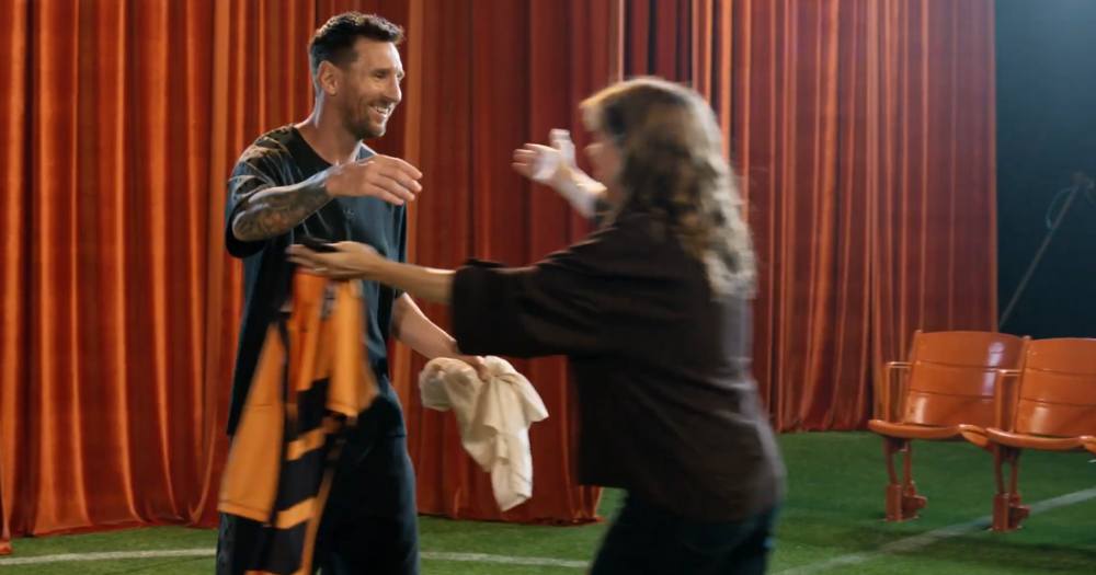 Messi busca a un fan para intercambiar camisetas en la nueva campaña de Mastercard 2 Intercambio de camisetas con Messi: una experiencia de marca