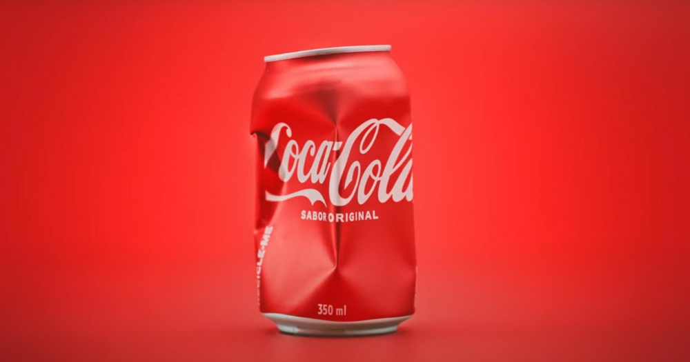 La vez que Coca-Cola deformó su icónico logo para promover el reciclaje 3 El logo de Coca-Cola no fue alterado digitalmente