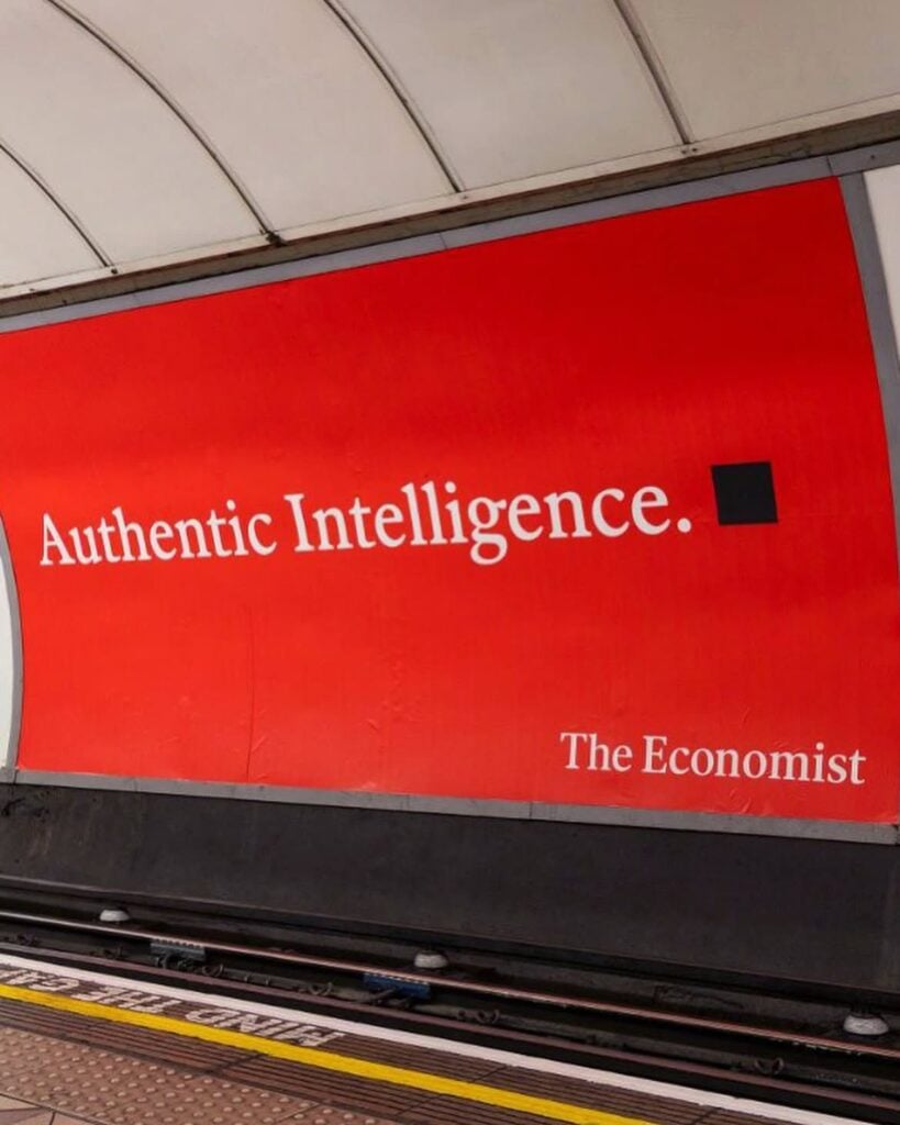 The Economist cuestiona el uso de la IA con provocadoras frases en vallas publicitarias 6 The Economist cuestiona el uso de la IA con provocadoras frases en vallas publicitarias.