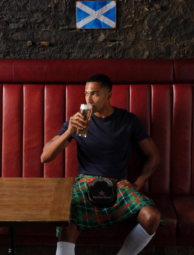 Heineken transforma un cántico de fútbol en una falda escocesa 2 falda 2