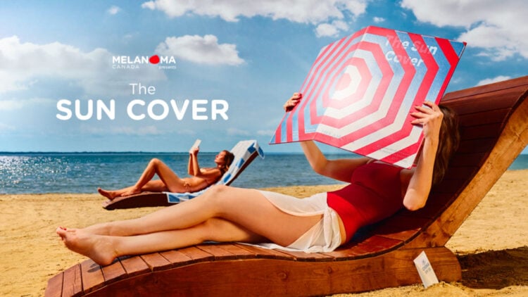 "The Sun Cover": la campaña que transforma fundas de libros en protectores solares 1 “The Sun Cover”, un artículo que convierte las fundas de libros en protectores solares