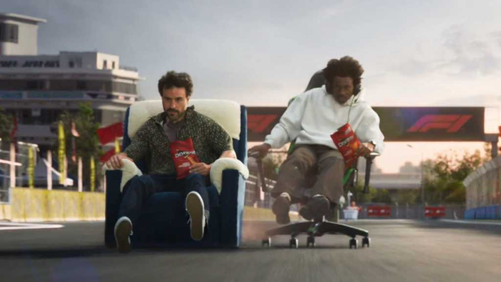 Doritos convierte el momento de comer snacks en una carrera de la Fórmula 1 2 Doritos convierte el momento de comer snacks en una carrera de la Fórmula 1.