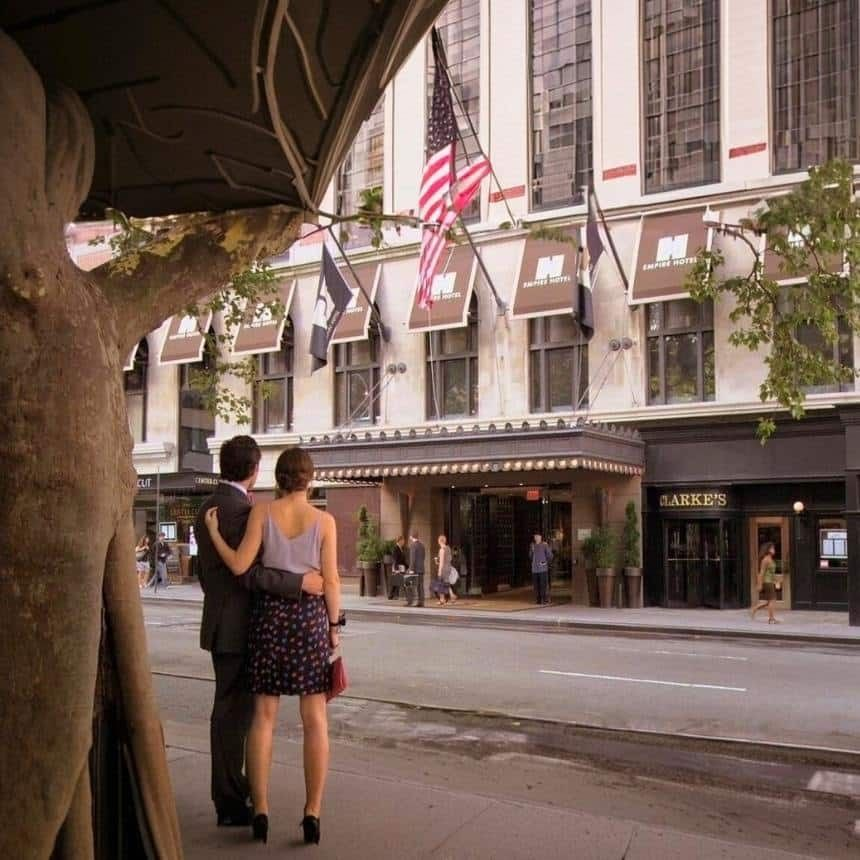 The Empire Hotel trae de regreso a Chuck Bass para reconectar con los fans de Gossip Girl 2 The Empire Hotel trae de regreso a Chuck Bass para reconectar con los fans de Gossip Girl.