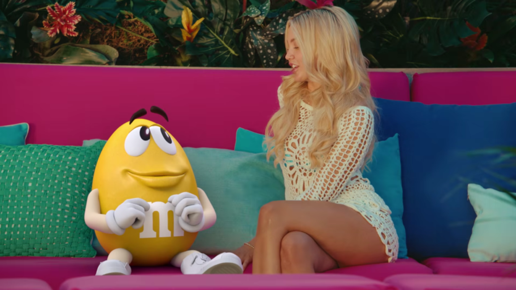 M&M’s convierte a sus personajes en participantes de Love Island con “Hideaway”.