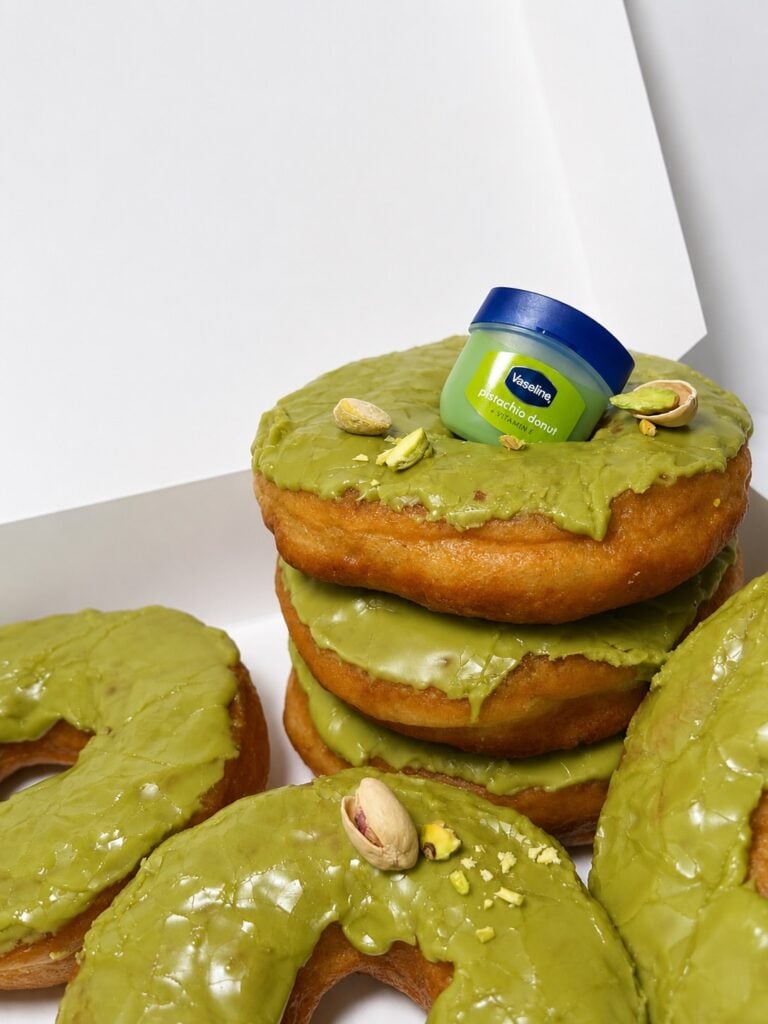 Vaseline se une a la fiebre del pistacho con su nueva "Lip Therapy Pistachio Donut" 5 pistacho 1