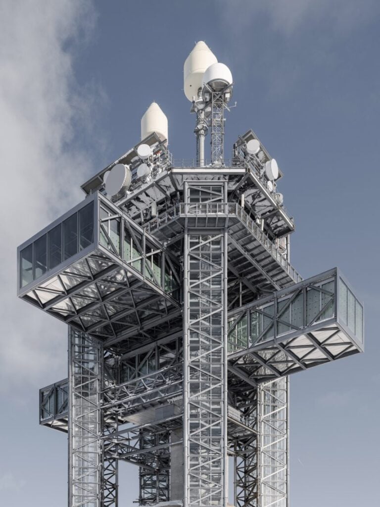 Rolex inaugura su boutique más alta del mundo a más de 3.000 metros en los Alpes suizos 4 titlis tower herzog de meuron switzerland infrastructure renovations public leisure dezeen 2364 col 2 852x1136 1