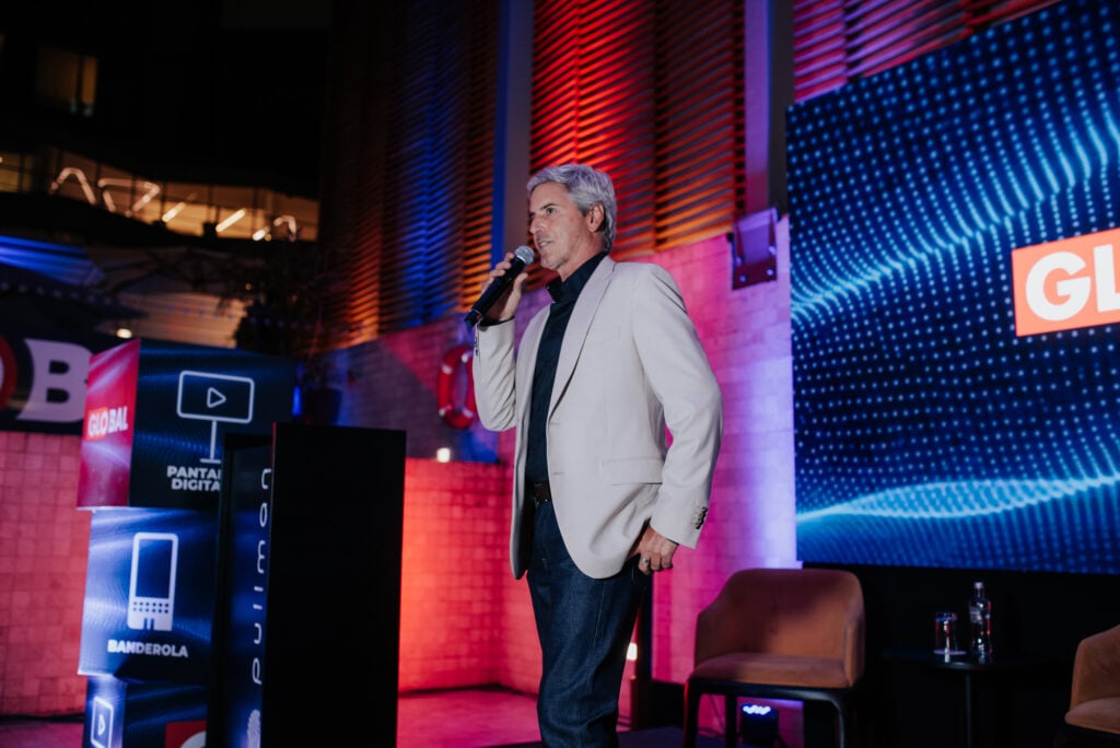 Global Vía Pública evoluciona: presenta VERTIA Group y apuesta por el futuro de la publicidad urbana 2 CS4 7356