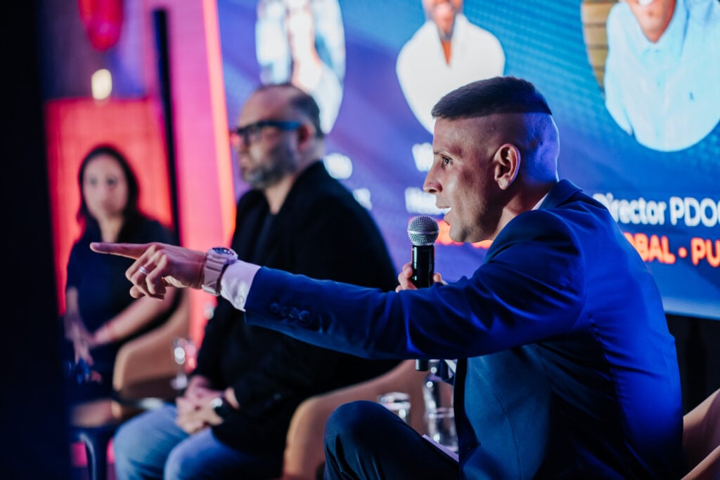 Global Vía Pública evoluciona: presenta VERTIA Group y apuesta por el futuro de la publicidad urbana 3 CS4 7555