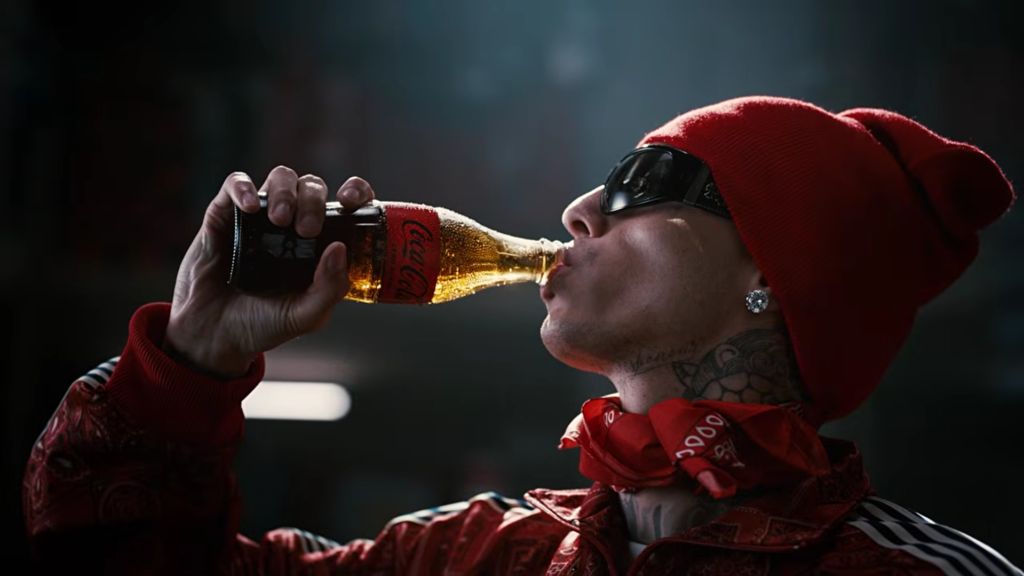 Coca-Cola y Central Cee lanzan "The Team" como himno de su campaña para la Premier League 3 Captura de pantalla 2026 08 18 141645