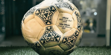 Subastan el balón de la "Mano de Dios" de Maradona por US$3,35 millones 2 Subastan el balón de la "Mano de Dios" de Maradona por US$3,35 millones