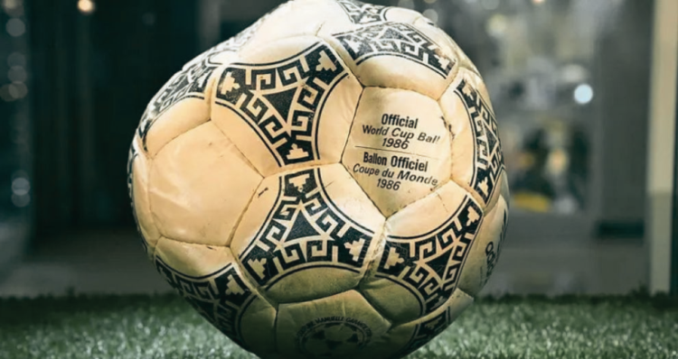 Subastan el balón de la "Mano de Dios" de Maradona por US$3,35 millones 1 Subastan el balón de la "Mano de Dios" de Maradona por US$3,35 millones