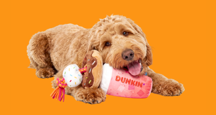 Dunkin' tendrá su primer drive-thru para perros y una nueva colección de juguetes