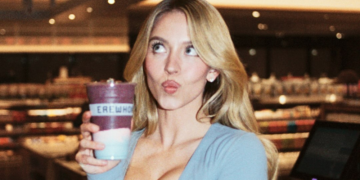 Sydney Sweeney y Erewhon lanzan un smoothie inspirado en su desayuno favorito con fines benéficos 2 Sydney Sweeney y Erewhon lanzan un smoothie inspirado en su desayuno favorito con fines benéficos