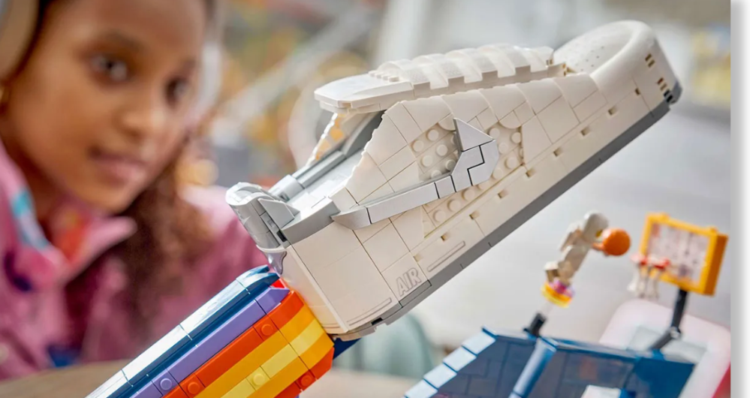 LEGO x Nike presenta las Air Force 1: una zapatilla de 1.093 piezas con temática espacial 1 LEGO x Nike presenta las Air Force 1: una zapatilla de 1.093 piezas con temática espacial